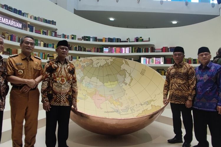 Muhadjir Efendi Menteri PMK saat meresmikan Museum Muhammadiyah bersama Haedar Nashir, Bupati Bantul, dan jajaranya, Senin (14/10/2022)