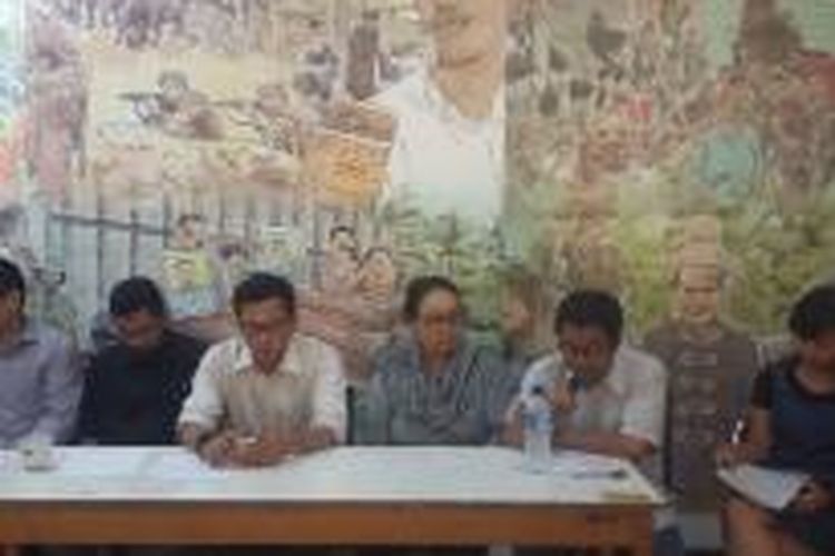 Konferensi pers Koalisi Masyarakat Sipil di Kantor Komisi untuk Orang Hilang dan Korban Tindak Kekerasan (Kontras), Menteng, Jakarta Pusat, Jumat (6/2/2015).