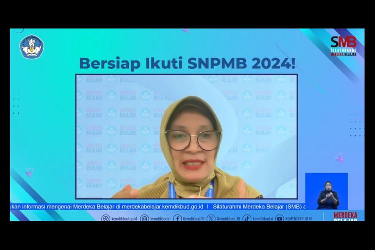 Koordinator Humas Seleksi Nasional Penerimaan Mahasiswa Baru (SNPMB) Ismaini Zain saat menjelaskan perbedaan lintas jurusan SNBP dan SNBT 2024.