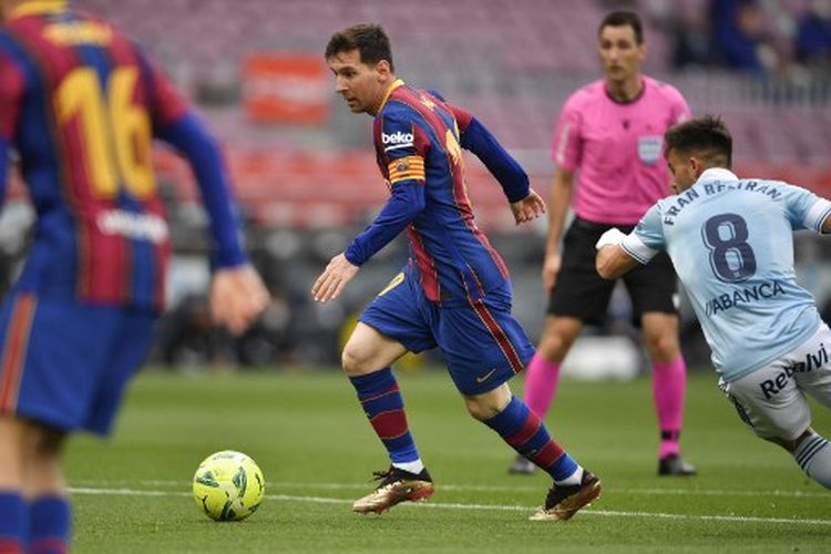 Aksi Lionel Messi pada laga pekan ke-37 Liga Spanyol yang mempertemukan Barcelona vs Celta Vigo di Stadion Camp Nou, Minggu (16/5/2021).