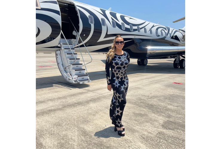 Outfit Mariah Carey yang bisa jadi inspirasi.