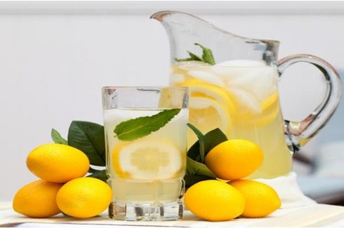 Mitos dan Fakta Manfaat Air Lemon