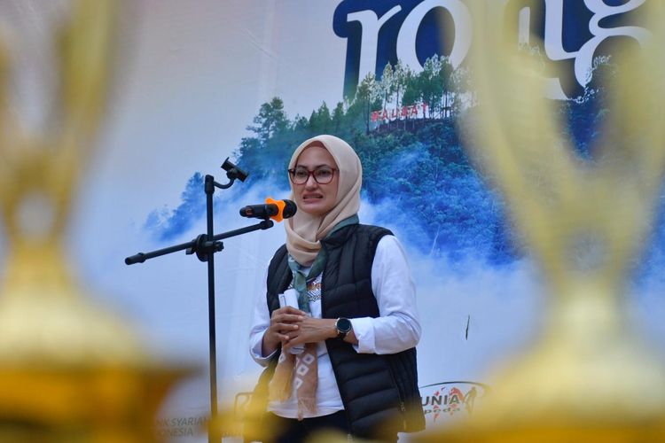 Bupati Luwu Utara Indah Putri Indriani (IDP) dalam acara Wonderful Rongkong yang digelar selama dua hari, yakni Sabtu (27/11/2021) hingga Minggu (28/11/2021), di Kecamatan Rongkong, Kabupaten Luwu Utara.