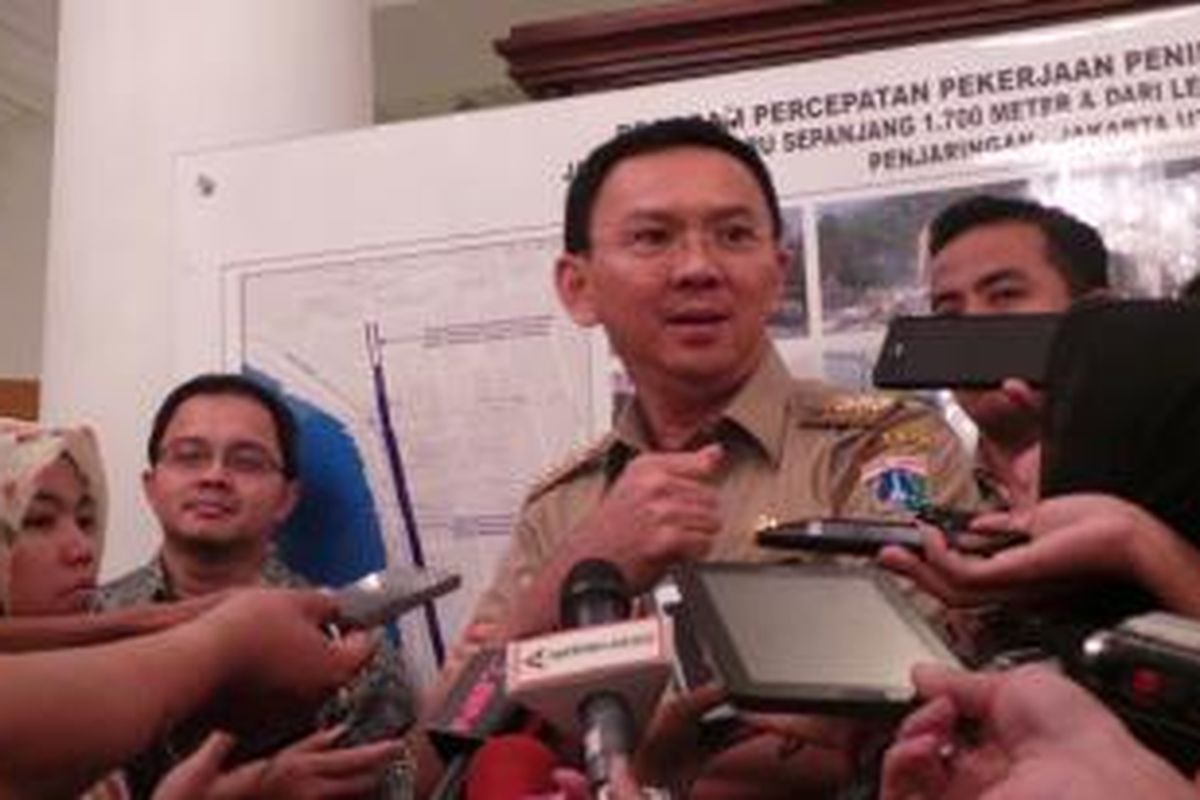 Gubernur DKI Jakarta Basuki Tjahaja Purnama wawancara dengan wartawan, di Balai Kota, Selasa (3/11/2015).