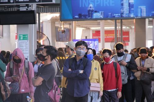 Penumpang KRL di 3 Stasiun di Jabodetabek Meningkat Senin Pagi Ini