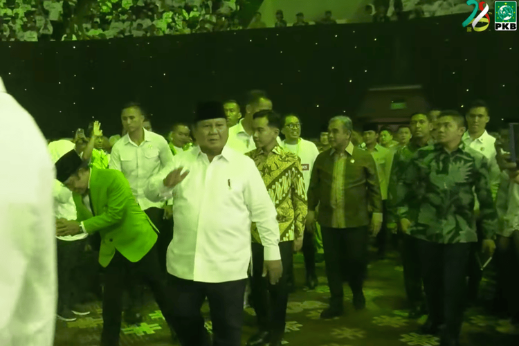 Prabowo Berkemeja Putih dan Gibran Berbatik Hadiri Harlah Ke-28 PKB