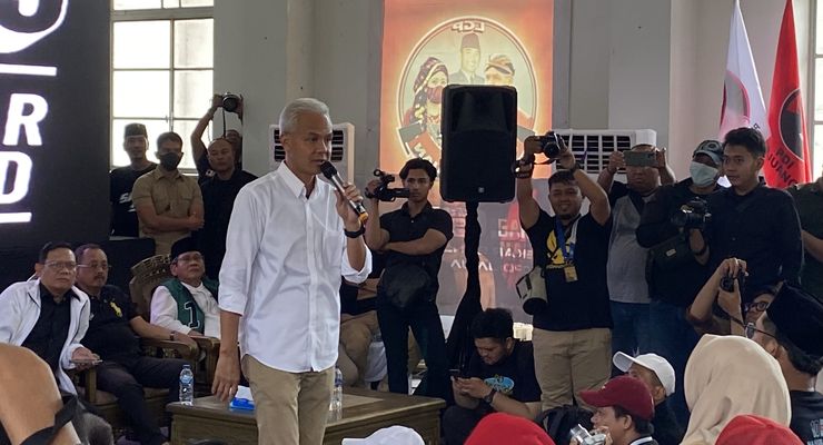 Cerita PDI-P Jadi Oposisi 10 Tahun, Ganjar Ajak Relawan di Surabaya Bantu Menangkan Pilpres 2024