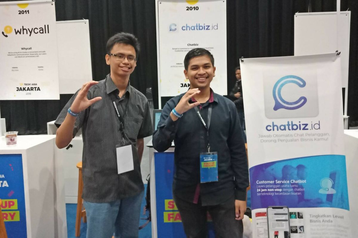 Mahasiswa ITB Terry Djony Syukur dan Muhammad Fathiyakan mengembangkan startup Chatbiz.id yang meraih pendanaan Pre Seed di ajang TechIn Asia Startup.