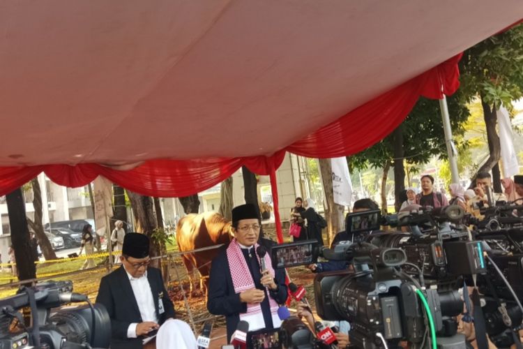 Imam Besar Masjid Istiqlal Nasaruddin Umar saat memberikan keterangan pers di Masjid Istiqlal, Jakarta Pusat, Senin (17/6/2024).
