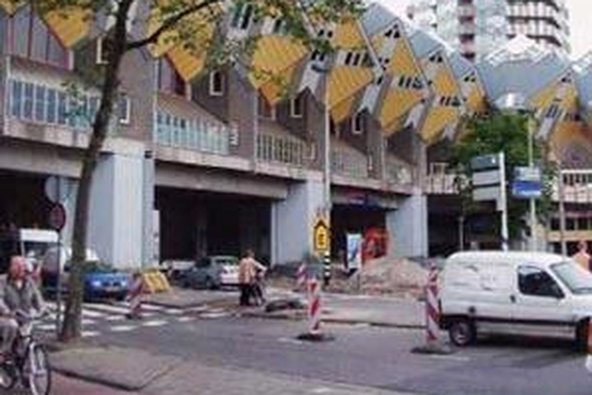 Walaupun melintasi jalan-jalan kota, namun seluruh kegiatan tetap berjalan dengan baik.