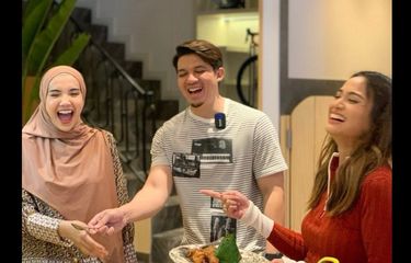 Momen ketika Zaskia Sungkar, Irwansyah, Acha Septriasa bertemu yang diabadikan di akun Instagram Zaskia Sungkar.