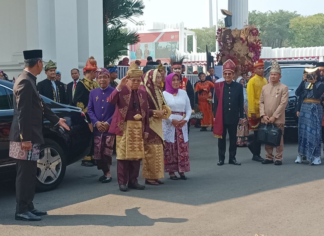 Upacara HUT Ke-78 RI, Wapres Ma'ruf Amin Kenakan Baju Adat Sumatera Barat