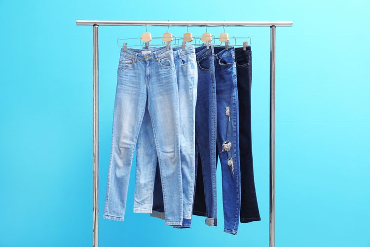 Tips Mengecilkan Celana Jeans yang Kebesaran Halaman all