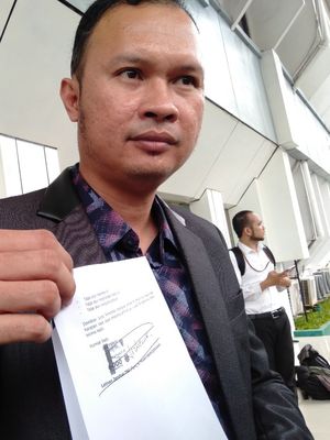 Kuasa Hukum Ahmad Dhani, Hendarsam Marantoko Ajukan Surat Penangguhan Penahanan dengan Penjamin Prabowo Subianto di Pengadilan Negeri Jakarta Selatan, Senin (15/4/2019)