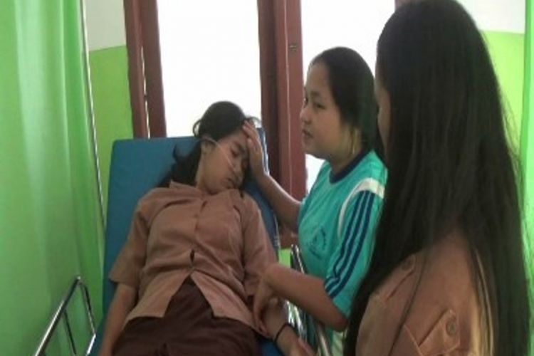 Lantaran diguncang gempa belasan siswa pingsan dilarikan ke rumah sakit Mamasa, Sulawesi barat