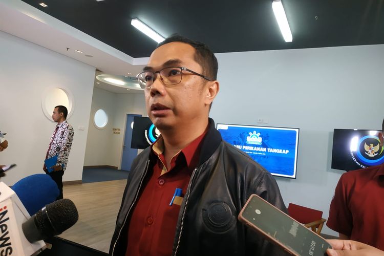 Direktur Perizinan dan Kenelayanan Ditjen Perikanan Tangkap KKP Ukon Ahmad Furqon di Media Center KKP, Selasa (4/4/2023).