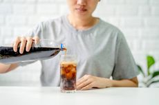Efek Mengonsumsi Minuman Bersoda terhadap Batu Ginjal