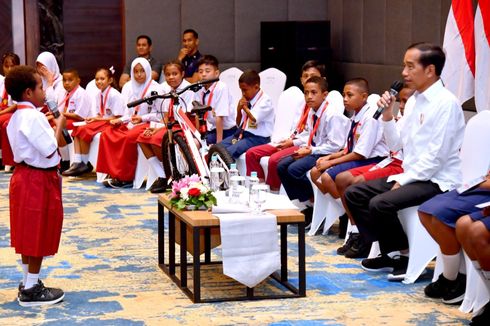 Saat Anak SD Bertanya ke Jokowi Membangun Papua Mulai dari Mana...