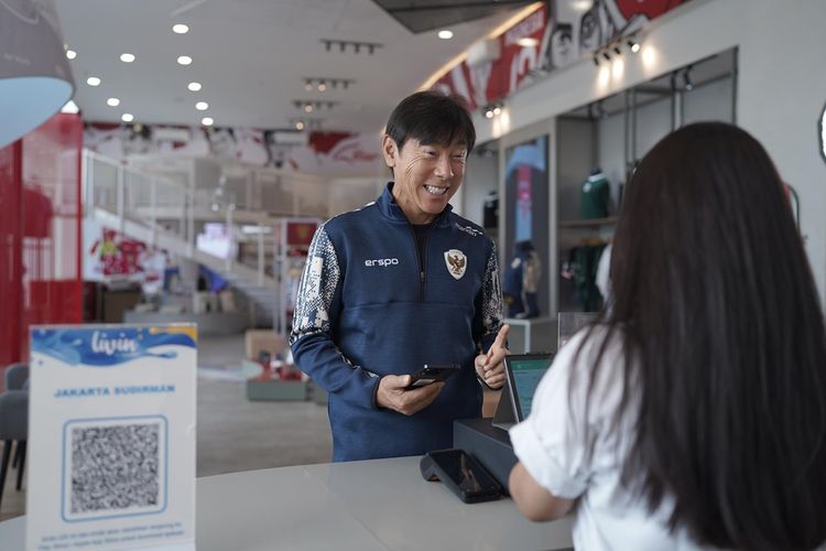 Bank Mandiri memfasilitasi Tim Nasional (Timnas) Sepakbola Indonesia, Shin Tae Yong, pembukaan rekening sebagai bagian dari tahap awal pemberian Golden Visa.