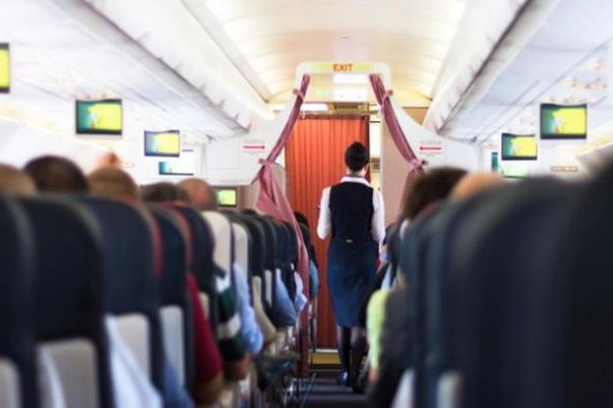Ilustrasi kabin penumpang di pesawat terbang.
