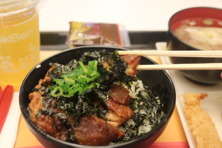 Menu Baru HokBen Tokyo Bowl Chicken Steak, yang diluncurkan Rabu (2/8/2017).