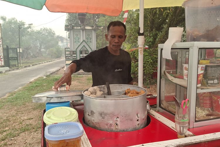 Serasa Kembali ke Zaman Pandemi, Nasib Pahit PKL Palangka Raya Terdampak Kabut Asap Karhutla