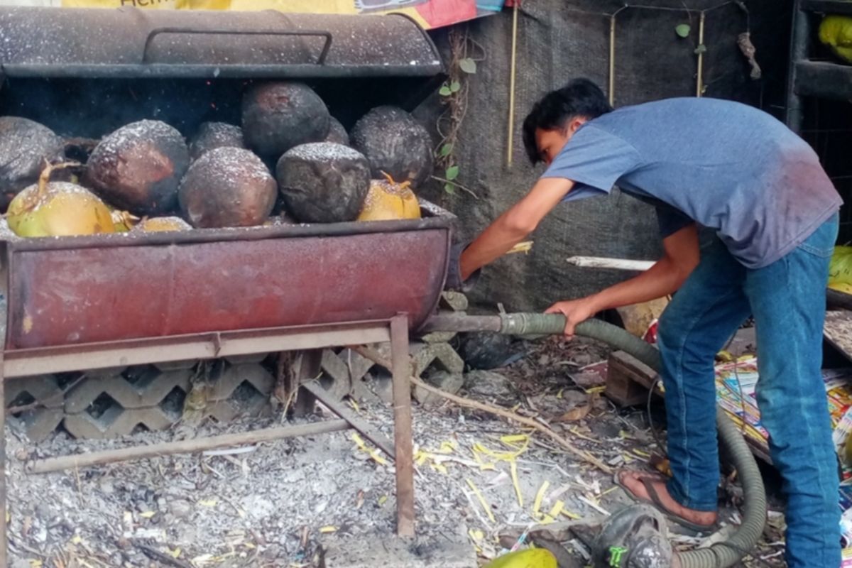 Warung Degan Bakar Rempah Seger Waras di Jalan Terusan Sulfat, Kecamatan Blimbing, Kota Malang, Jawa Timur.