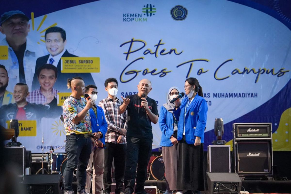 Menteri Koperasi dan Usaha Kecil Menengah, Teten Masduki menjadi Keynote Speaker di Kuliah Umum Kewirausahaan, pada acara Paten Goes To Campus, di Universitas Muhammadiyah, Purwokerto (UMP), Jawa Tengah, Sabtu (4/6).