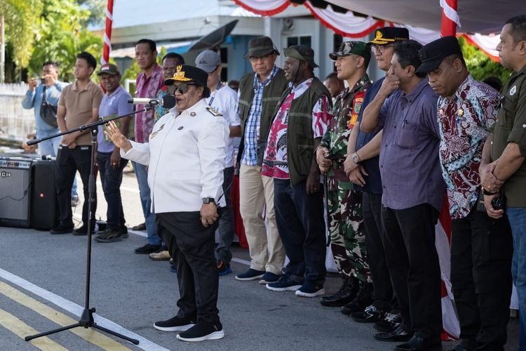 Pemerintah Provinsi Papua Tengah menggelar pasar murah yang dipusatkan di Bandara Lama, Bukit Meriam Nabire, Jumat (6/4/2024).