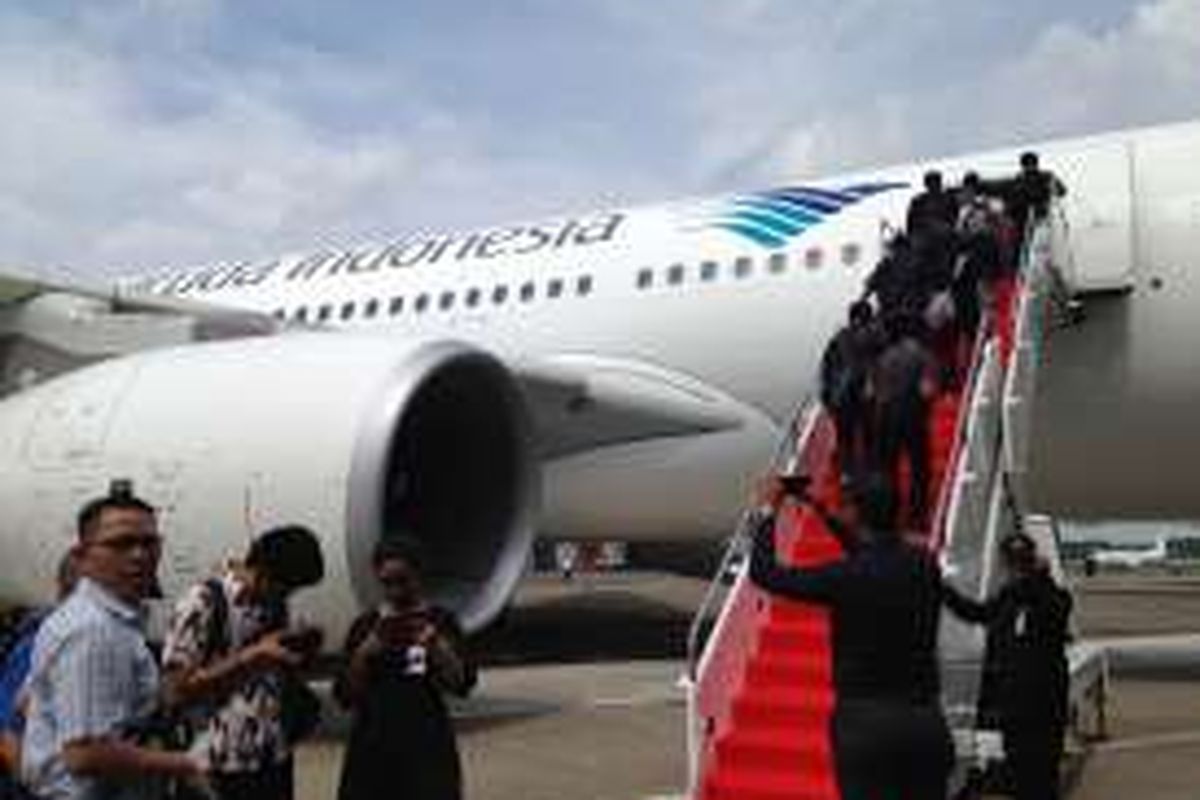 Tampak pesawat terbaru Garuda Indonesia, Airbus A330-300 dan Boeing 777-300ER yang diresmikan di Hangar 4 GMF-Aeroasia, Bandara Soekarno-Hatta, Tangerang, Senin (1/2/2016). 











