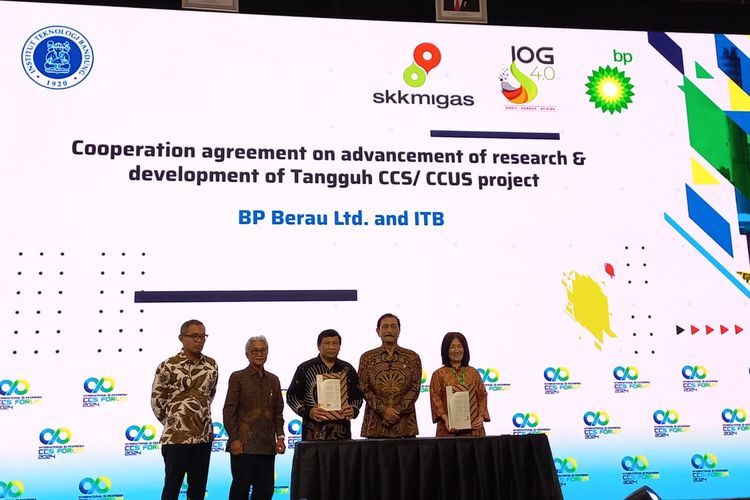 Penandatanganan kerja sama antara ITB dan BP untuk pengembangan teknologi CCS dan CCUS