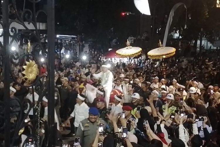 Minim Penerangan Saat Pawai di Cianjur, Dedi Mulyadi: Bupati-Wakil Bercahaya, Jalan Gelap