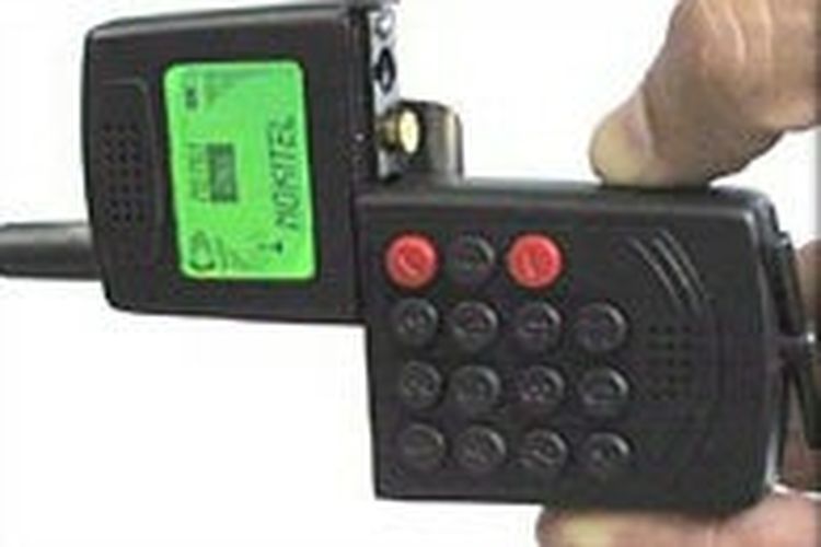 Senjata api aneh berbentuk ponsel, Cell Phone Gun. [Via Outdoorlife.com]