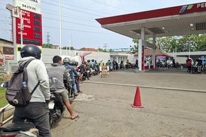 Antrean Pertalite di SPBU Jakbar Mengular Usai Harga Pertamax Naik Jadi Rp 16.250 Per Liter