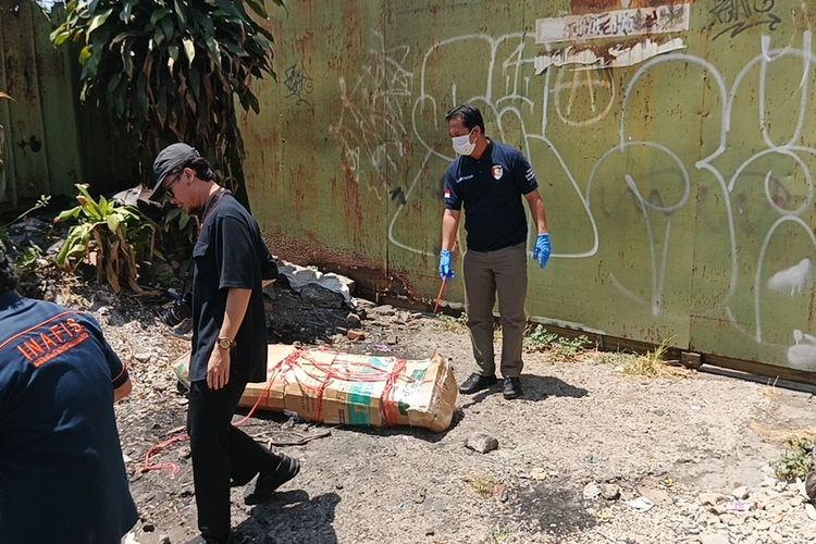 Mayat Perempuan Ditemukan Terbungkus Kardus di Bandung