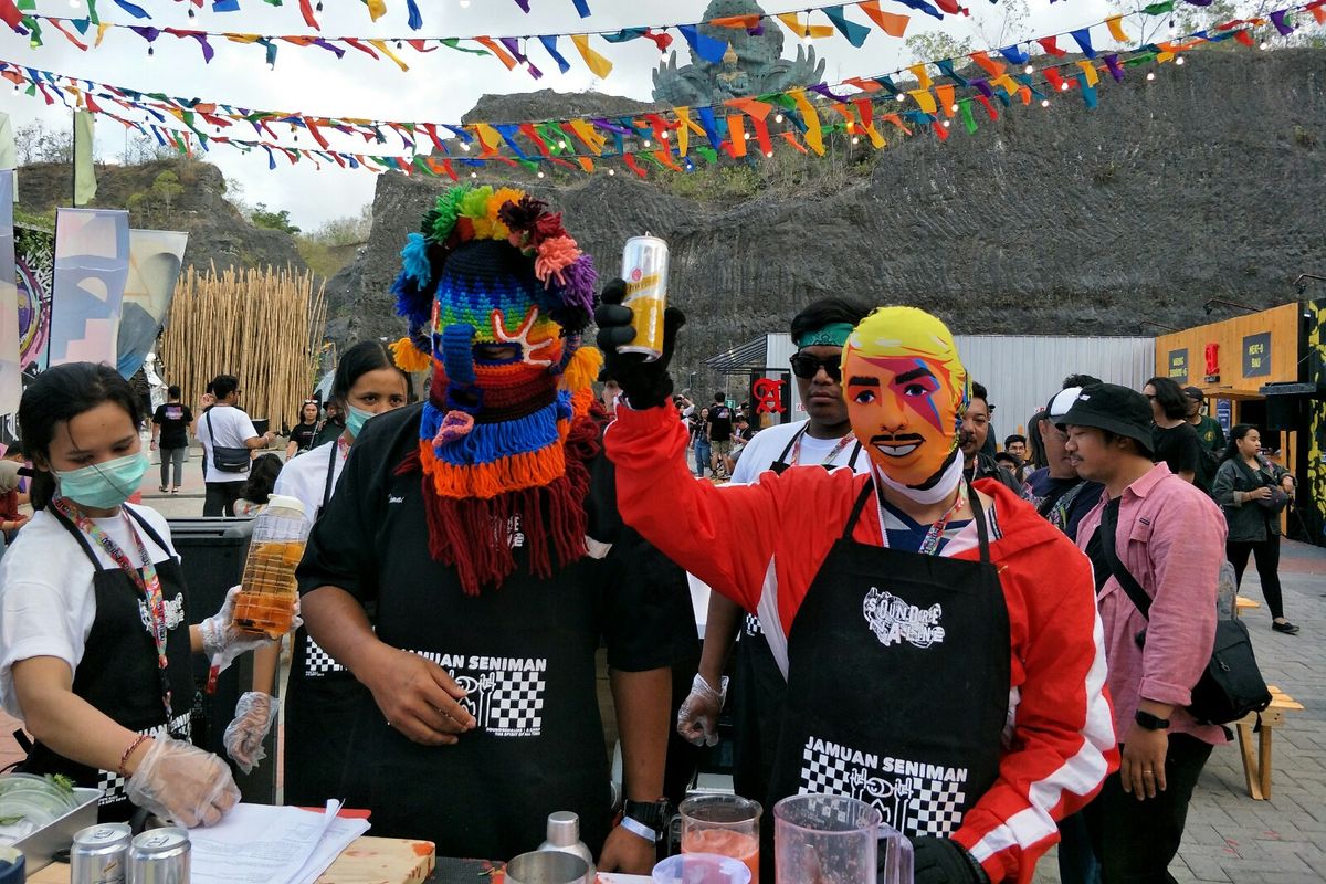 Flux Cup unjuk keahlian memasak di Soundrenaline 2019 di Garuda Wisnu Kencana, Bali, Minggu (8/9/2019).