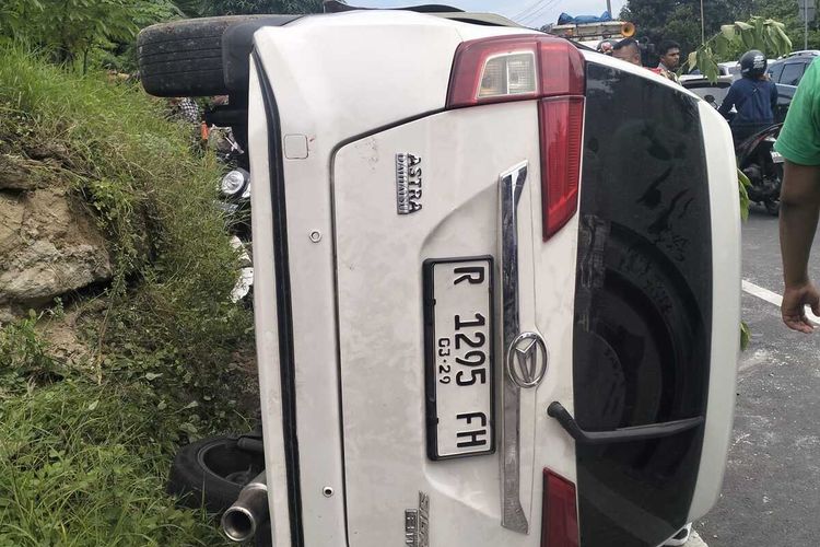 Mobil yang Terguling di Kulon Progo Bawa Keluarga untuk Beli Perlengkapan Pengantin di Yogya