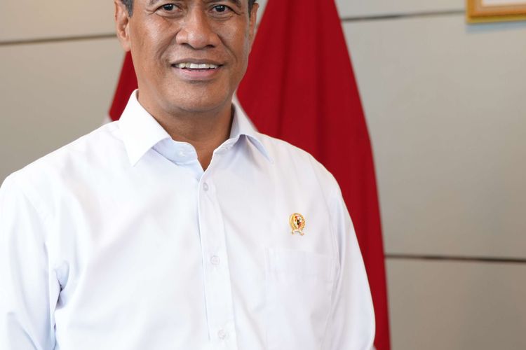 Menteri Pertanian Andi Amran Sulaiman berpose setelah diwawancara Kompas.com dalam program Filonomics di Gedung Kementerian Pertanian, Ragunan, Jakarta, Selasa (07/10/2025).