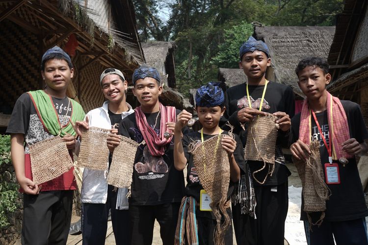 Lembaga Pelayanan Masyarakat (LPM) Dompet Dhuafa mengajak 100 anak yatim asal Jakarta-Bogor-Depok-Tangerang-Bekasi (Jabodetabek) untuk mengenal lebih dekat tentang adat, budaya, dan kearifan Suku Baduy luar maupun dalam.