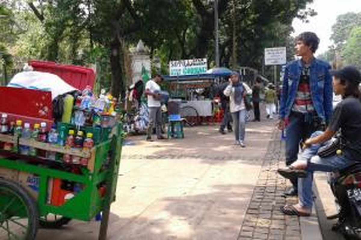 Tampak beberapa pedagang yang tidak tergabung dalam acara 