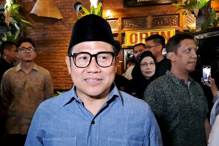 Bakal Calon Wakil Presiden (Bacawapres) Muhaimin Iskandar atau Cak Imin blusukan di Kampung Batik Kauman, Kota Solo, Jawa Tengah (Jateng), pada Jumat (3/11/2023).
