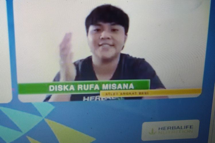 Tangkapan layar pada webinar, Jumat (1/10/2021), memulai debut di PON XX Papua 2021, lifter putri asal Jawa Timur Diska Rufa Misana akan bersaing di nomor 87 kilogram putri.
