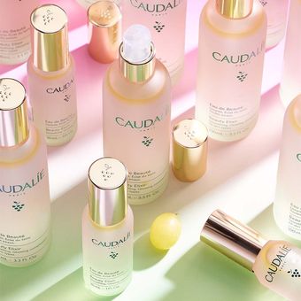 Caudalie Beauty Elixir tersedia dalam dua ukuran termasuk kemasan travel size yang mudah dibawa bepergian