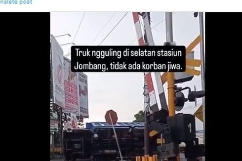 Penjelasan KAI soal Video Viral Truk Bermuatan Batu Bara Terguling di Perlintasan KA Jombang