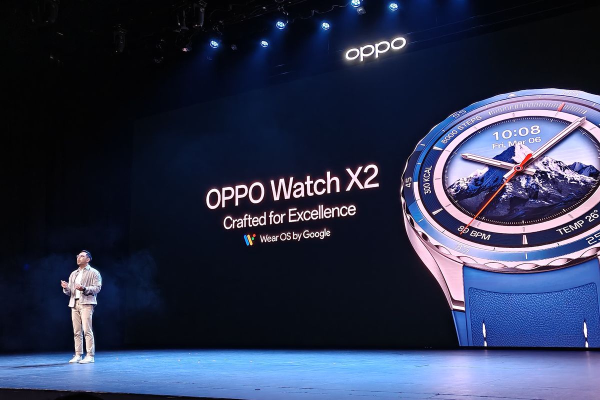 Head of PR Oppo Indonesia, Arga Simanjuntak menjelaskan fitur Oppo Watch X2 di acara peluncuran Oppo Find N5 di Ciputra Artpreneur, Jakarta Selatan, Rabu (30/4/2025).