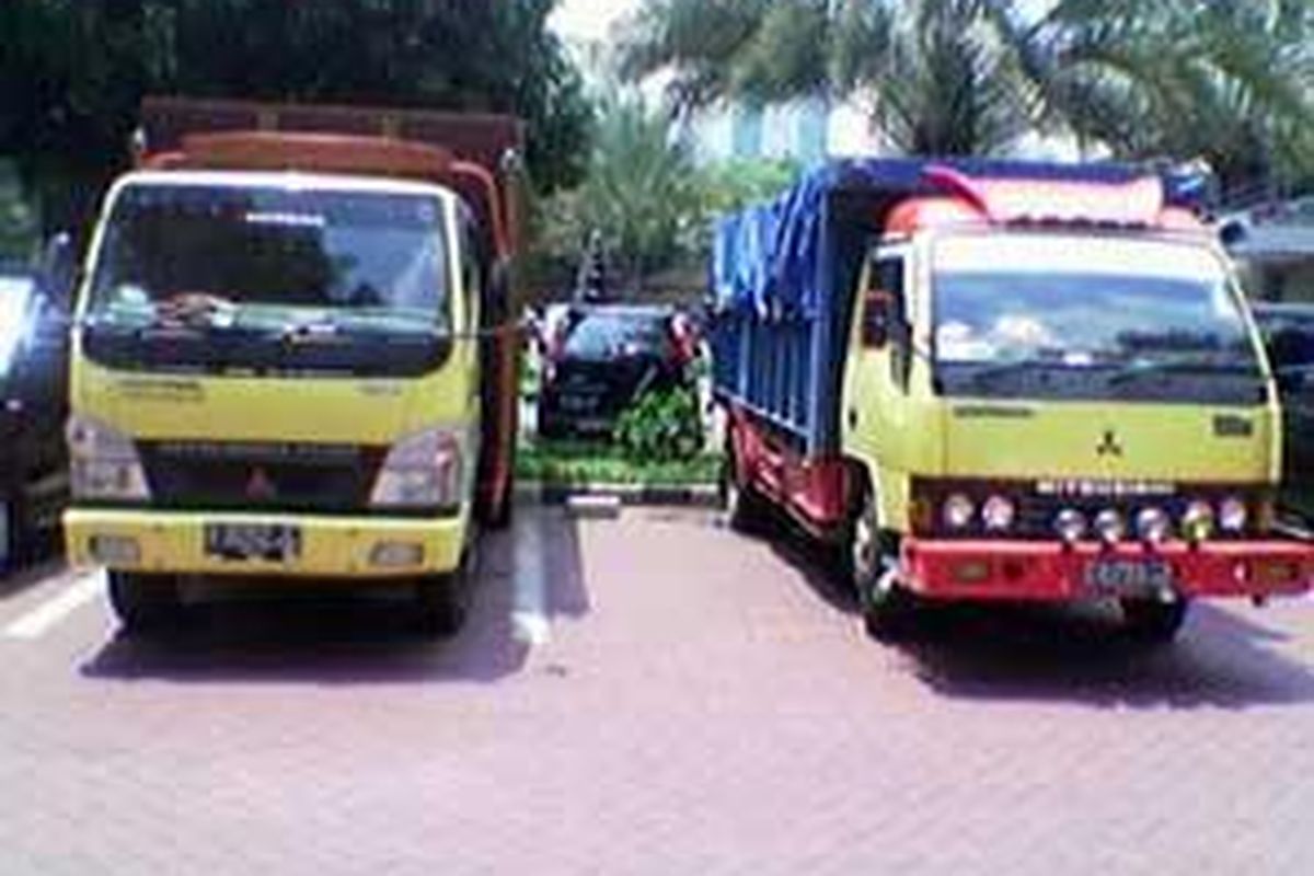 Truk pengangkut minyak tanah disita sebuah pangkalan di Panongan, Kabupaten Tangerang.