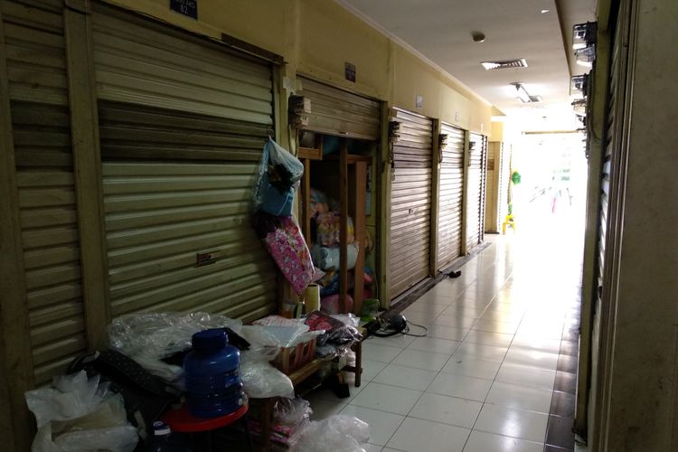 Kondisi pasar Gembrong Cipinang Besar atau Pasar Cipinang Besar, Jumat (8/12/2017). Pasar ini jadi salah satu tempat relokasi pedagang mainan pasar Gembrong di 2013. Kemungkinan para pedagang pasar Gembrong akan memanfaatkan pasar ini jika jadi digusur awal tahun depan.