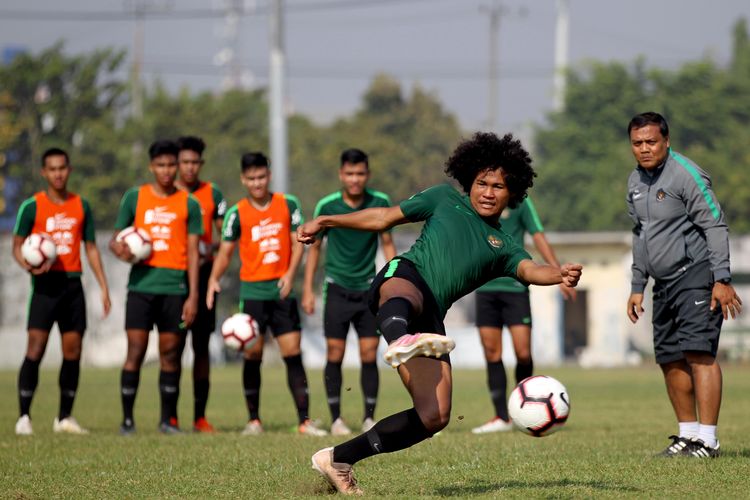 Jelang ujicoba melawan Tim Liga 3 Jawa Timur, pemain Timnas U-19 Bagus Kaffa melakukan latihan di Stadion Jenggolo Sidoarjo, Jawa Timur, Rabu (17/07/2019) pagi.