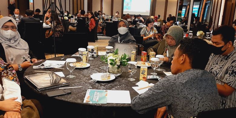 Peserta menyimak pemaparan penelitian British Council tentang Youth Co:Lab Indonesia National Dialogue 2022