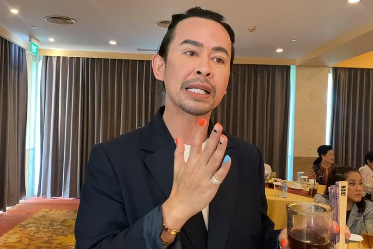 Presenter Dave Hendrik ditemui di Hotel Borobudur Jakarta, Selasa (7/11/2023).